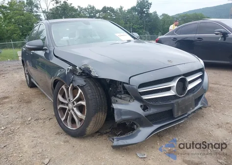 2016 Mercedes-Benz C 300 4Matic/Luxury 4Matic/Sport 4Matic из США, поврежденный, VIN 55SWF4KB2GU099431